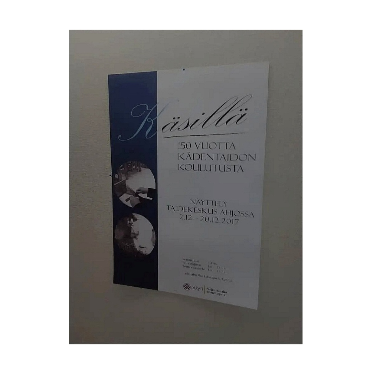 Käsillä 150v juliste